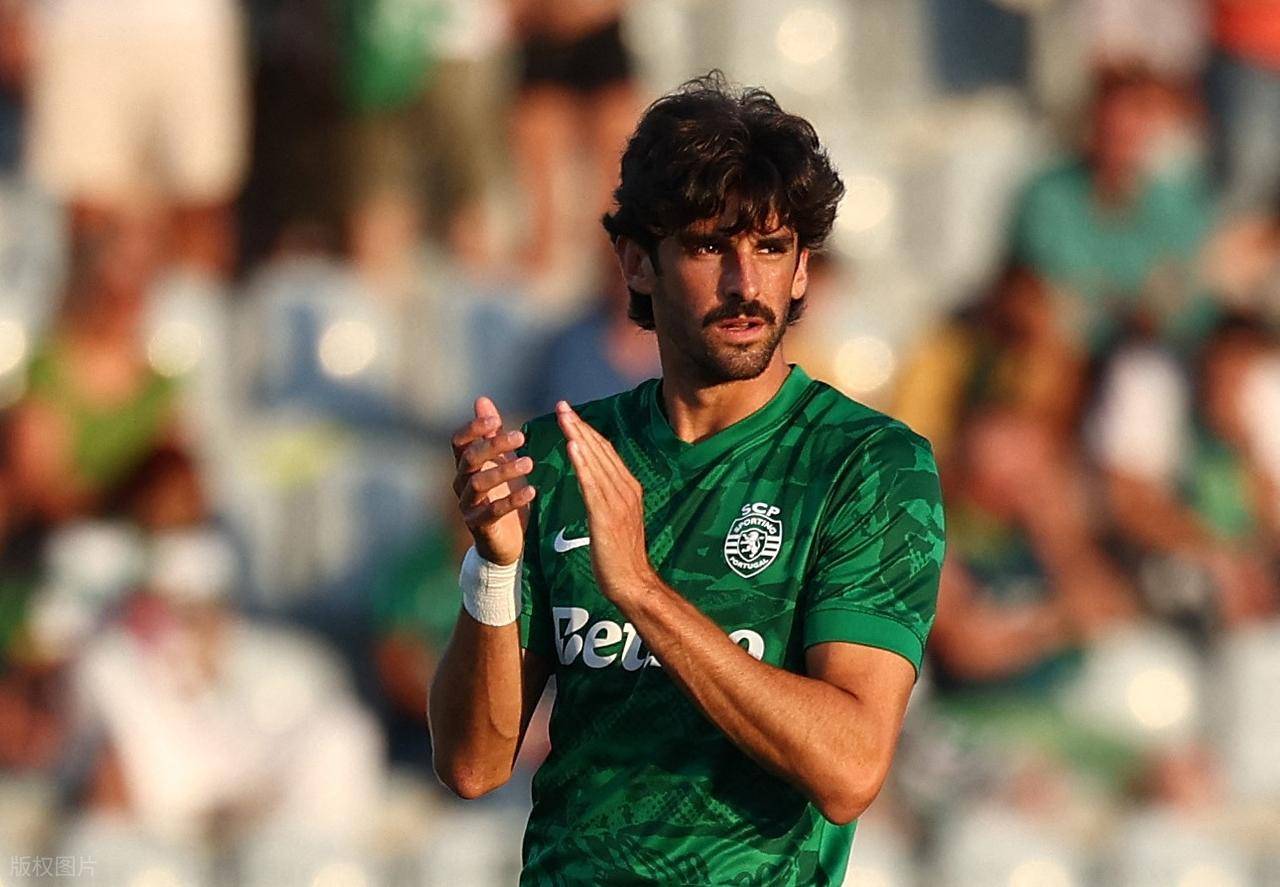 葡超赛程吃紧,巴塞罗那今晚篮板制胜,目标明确,团队化学反应显著 葡超赛程吃紧,巴塞罗那今晚篮板制胜,目标明确,团队化学反应显著