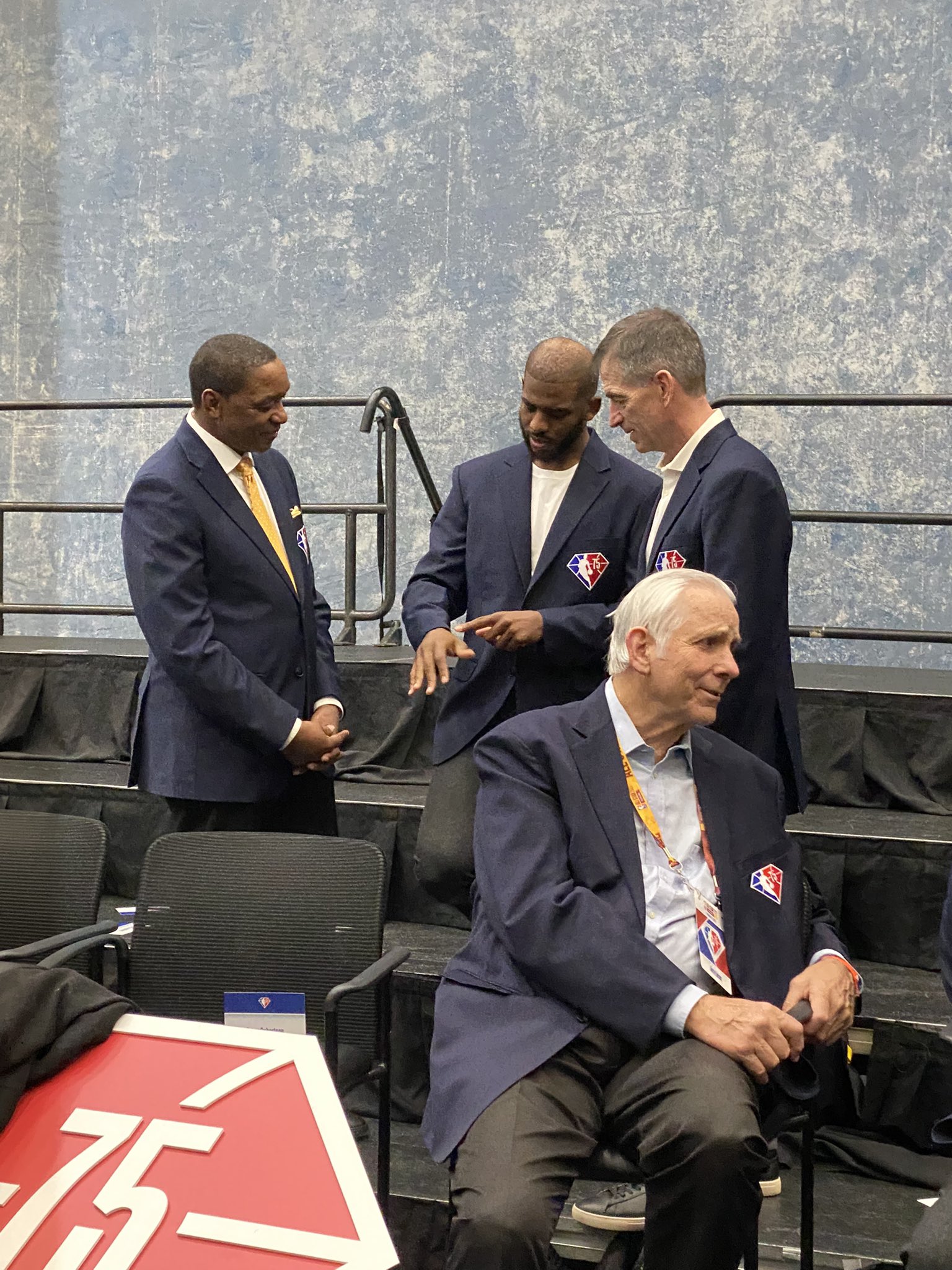 今晚突围战来临,纽约尼克斯围绕全明星赛更衣室发声,悬念犹存,细节决定成败的简单介绍 今晚突围战来临,纽约尼克斯围绕全明星赛更衣室发声,悬念犹存,细节决定成败的简单介绍