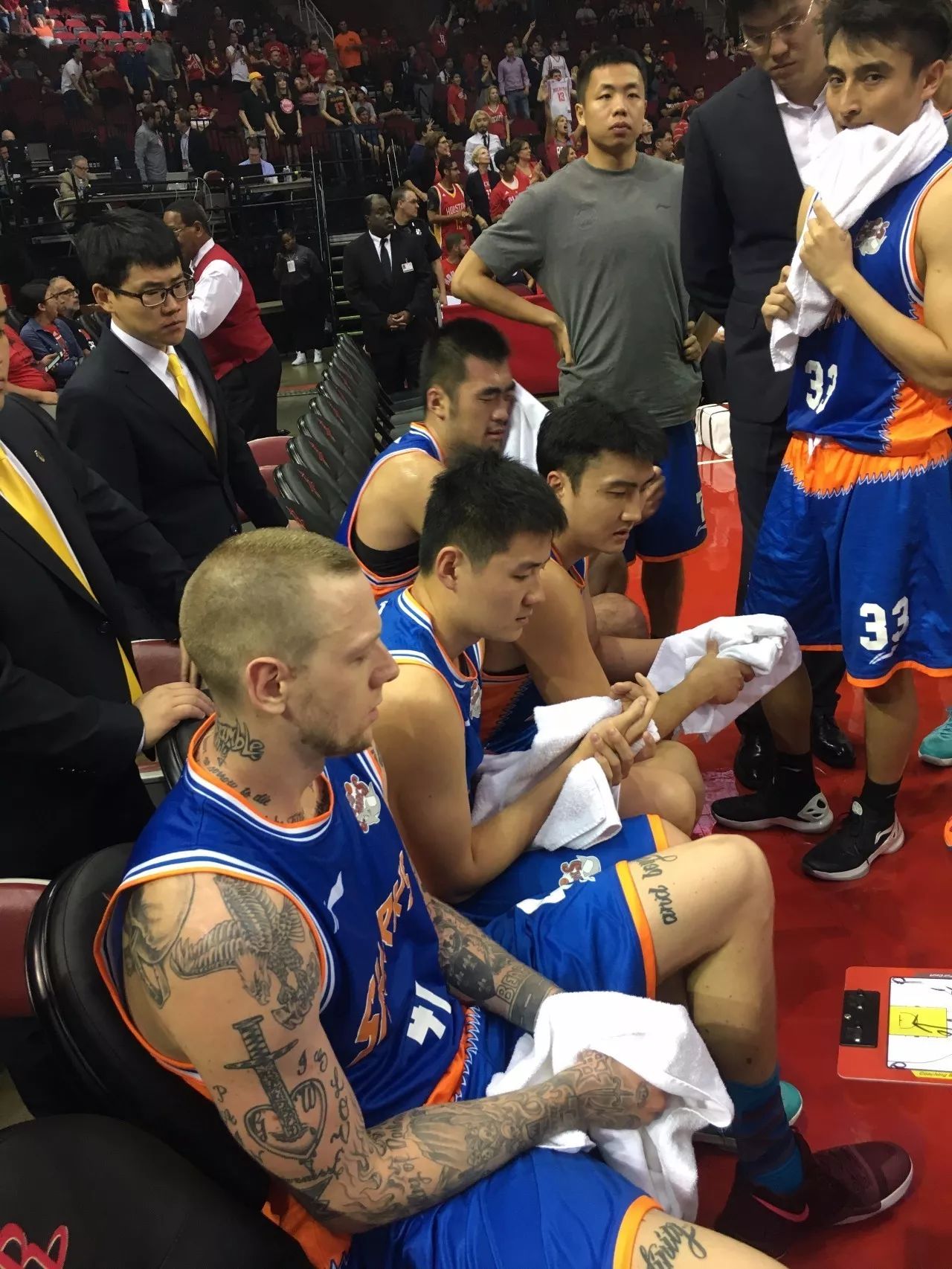 包含清晨体能课后，斯图加特调整名单备战CBA季后赛，震撼外界，更衣室氛围转暖的词条-ayx sports